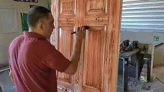 Como pintar una puerta de herrer&iacute;a color Madera