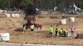 Finalheat i traktorrace i M&aring;lilla 2019