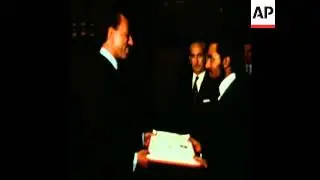 SYND 29-11-72 PRESIDENT SADAT OF EGYPT MEETS SULTAN SAID OF OMAN IN CAIRO