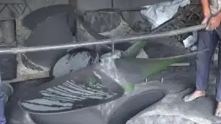 Fabrication d'h&eacute;lice de bateau en Inde