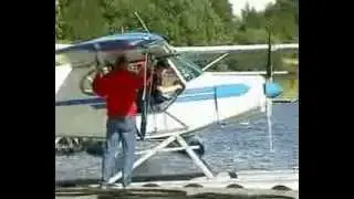 Flyging p&aring; ski og sj&oslash; i Norge - en informasjonsfilm