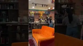 Central Perk Caf&eacute;, NY. Fall 2023.