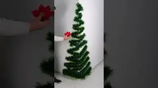 DIY Christmas Wall Tree!