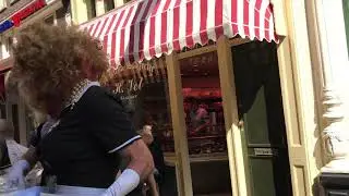 Hartjesdag 19 augustus 2019 in Amsterdam Zeedijk / Red Light District bij Chinese Tempel