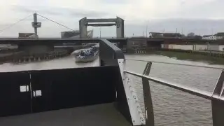 Hull scale lane swing bridge