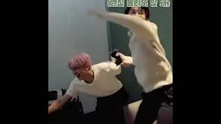 haechan wrote that he can surpass mark's strength but in fact he.. 🤣 #맠동 #markhyuck