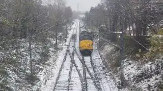 37800 dragging a 323 pair through the snow ❄️