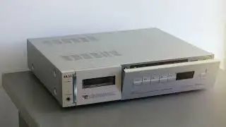 Akai GX-F91одна из самых красивых и технологически оснащенных кассетных дек.