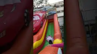 Wee escorregador infl&aacute;vel 👧🏻 #escorregador #crian&ccedil;as #shortsvideo #brincadeiras
