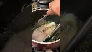 Satisfying: Bubbling sound of sizzling hot oil. #shorts #cooking