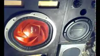 YouTube - Sony Xplod 15quot vs Pioneer 10quot.mpeg
