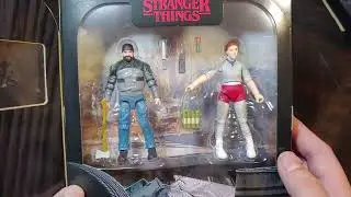 Stranger Things Hopper & Eleven World of Stranger things Scale Hunt & Battle Jazware