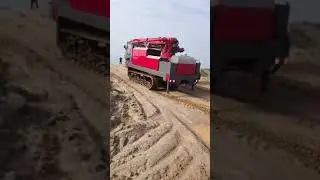Concrete boom pump with crawler
