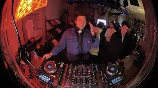 RADIO IN VETRINA // Lapo Senshu