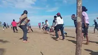 BERMAIN BOLA EDISI IBADAH PADANG JEMAAT GETSEMANI TANAH MIRING MERAUKE PAPUA 2025😇IBU2 VS PEMUDA🤣