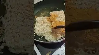 Schezwan maggi recipe without vegetables | spicy Chinese maggi recipe #shortsytshorts