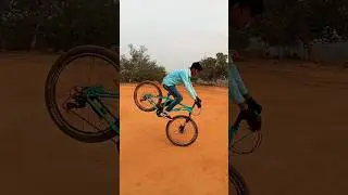 How to do stoppie trips 🔥😱!! #ytshorts #stunt #shorts #hwtodostoppietrips #mirajkhiladi #cycle