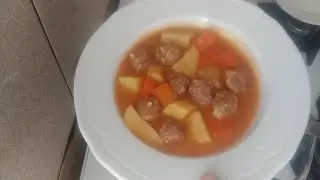 SEBZELİ SULU KÖFTE (200 gram kıymadan 3-4 kişilik ekonomik yemek)