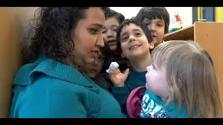 freude ueber neuen kindergarten confetti