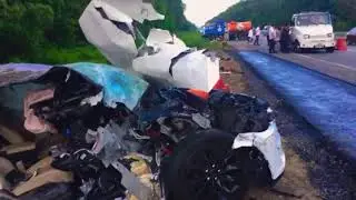Tesla Model X crash in a truck at over 150 km h