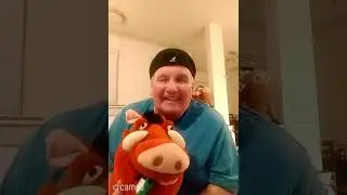 A Cameo From Ernie Sabella, the voice of Pumbaa, singing “Hakuna Matata” #disney #lionking #cameo
