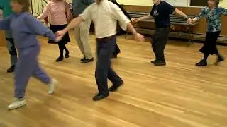 Raz Vechor (Russian folkdance by Hennie Konings) led by Murray and Randi