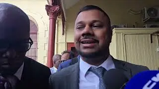 Сианд Дхуржон, адвокат Назара Мохамеда, беседует с прессой после сегодняшнего утреннего слушания.