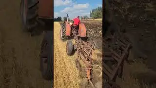 Case 400 pulling B44 Centennial plow (4-14)