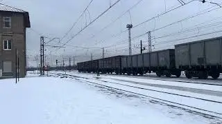 Вл10у-098 с пригородным поездом Кондрашевкая Новая-Ясиноватая прибывает на станцию Криничная 