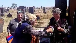 Бабушки торгуются ( Норатус) Севан