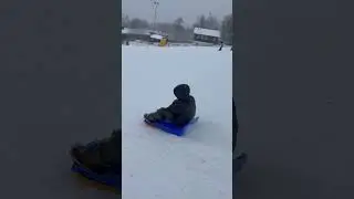 Schlitten im Schnee❄️🏂⛷️