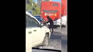 Atropellan y agreden a delincuente tras intento de robo de auto en un taco en Independencia