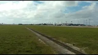 T&aacute;xiamento do DC3 N300MF da Missionary Flights no Aeroporto de Fortaleza