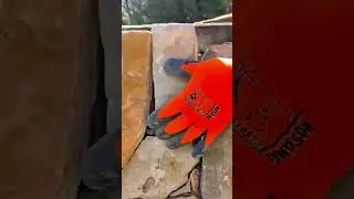 Cutting stone block precisely using diamond wire saw