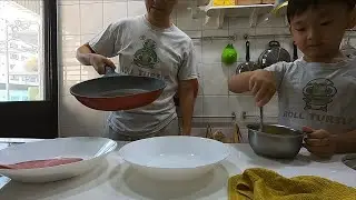 父子穿Roll Turtle烏龜親子裝一起做早餐..連吃兩天火腿蛋