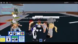 2 Girls FIGHTING in ROBLOX