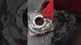 Melted aluminum-melting point of aluminum is 660 degrees Celsius