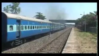 NETRAVATI EXPRESS AT KHED DOING 95+KPH WITH ED WDM3D# 11186