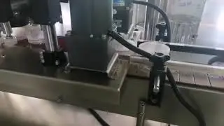 Afdekmachine voor plastic flessen, aftopping machine, automatische aftopping machine