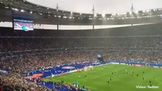 Icelandic and French Euro 2016 fans unite doing the Icelandic &lsquo;thunder clap&rsquo; before kick off