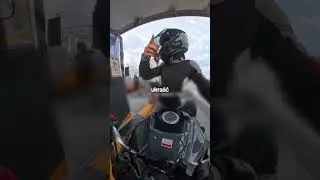 Motocyklistka podaje KARTĘ nieznajomemu! @inna.koss88