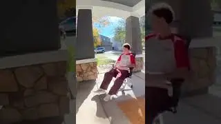 Вот так и должны проходить заказы с крыльца 😂
