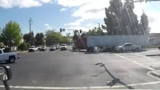 Rookie Truck driver makes too wide of a right turn! Hahaha
