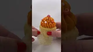 Flower cupcake goals ✅ Edible flowers!!&hellip;  👌🏻🌼🌸 🌸 I made the petals and leaf using candy melts a