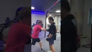 Salt Papi taking insane body shots (Boxing training for Andy Warski)  #shorts #boxingtraining