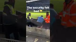 Manchester City fan falls while trying to do a pitch invasion 🤣 #mancity #pitchinvader