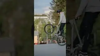 Mtb Tricks: BunnyHop+Bar Spin #shorts