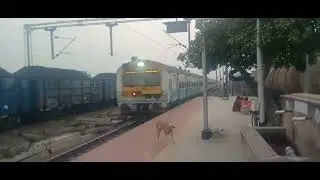 Ak trafh empty pesenjar train and dusri trafh oil malgadi || Indian railway train ||