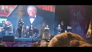 Alex Lora y Pablo Manzanero.-No