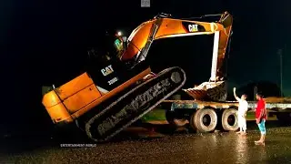 Excavator 320D2 Unloading Video - Cat Excavator Unloading Video From 14 Wheeler Truck At Night.